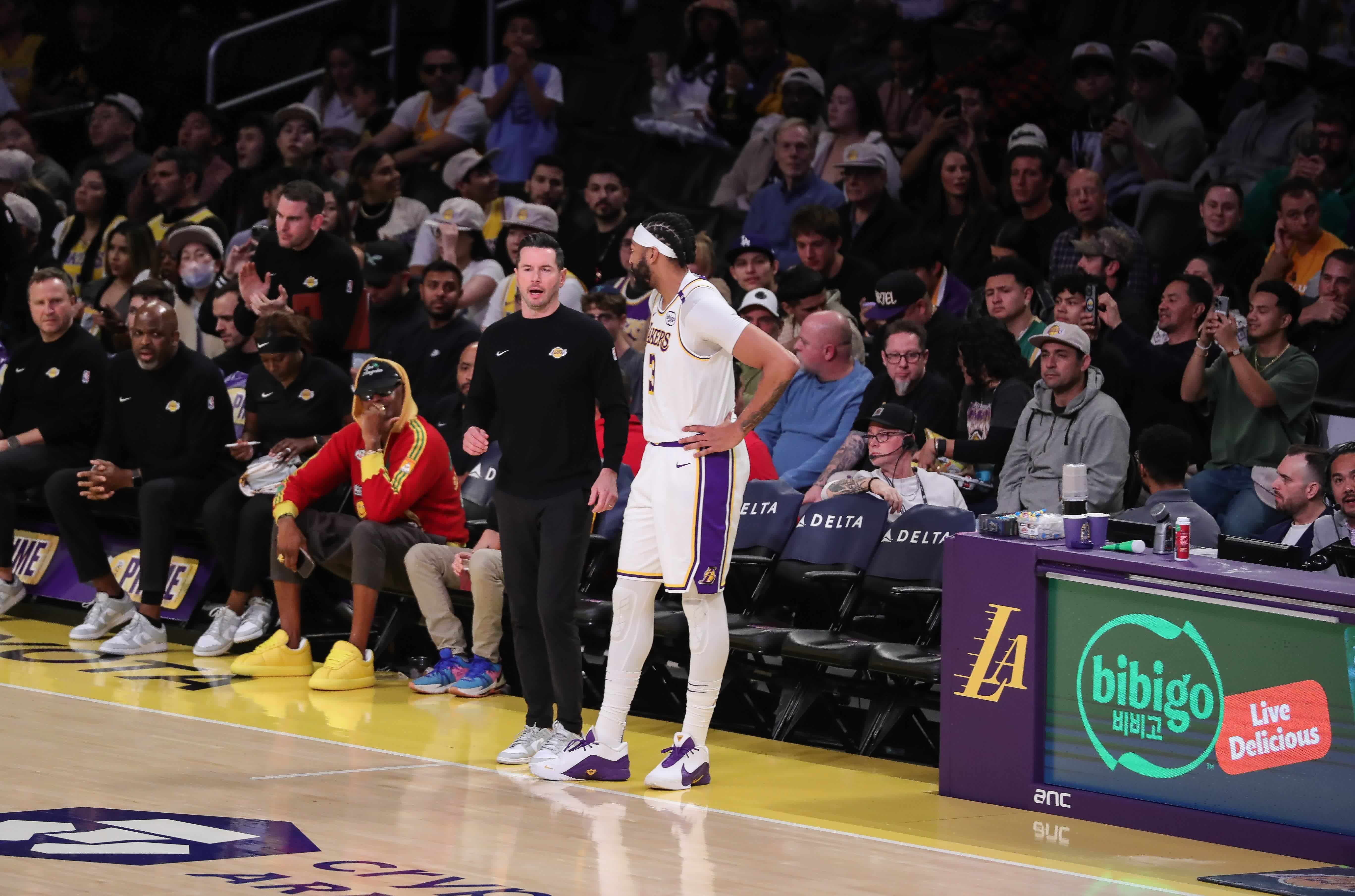 莱万多夫斯基回归赛场，挺进下一轮首场状态亮眼，湖人观众沸腾！的简单介绍九游下载